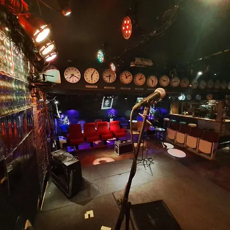 Premium Jazz Club Eu Song Homestay *